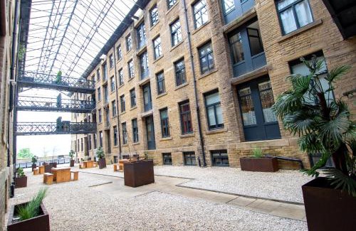 Moffat Apartment | Spacious 2BR Apartment for Family and Contractors, Free Parking & WiFi