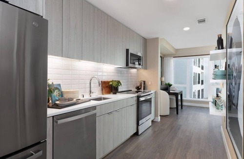 Menlo Park Condo | Spacious 2BR Condo at Vasara Menlo Park – Pool, Gym & BBQ
