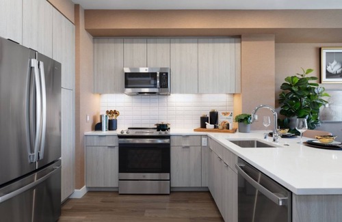 Menlo Park Condo | Spacious 2BR Condo at Vasara Menlo Park – Pool, Gym & BBQ