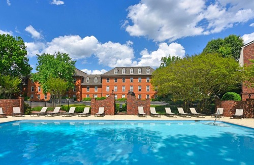 Green Hills Apartment | Spacious 2BR Condo near DT NSH w/ Free Parking