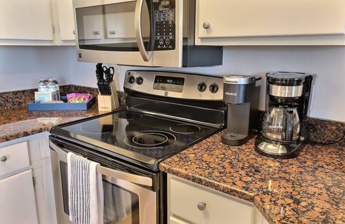 Gulf Shores Apartment | Spacious 2BR Condo - minutes to Beach & Foley Sports Complex