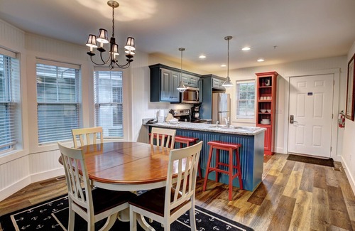 Branson Condo | Spacious 2BR Cottage w/Spa Tub & Fireplace