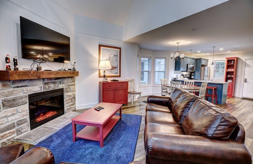 Branson Condo | Spacious 2BR Cottage w/Spa Tub & Fireplace