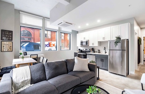 Downtown Cincinnati Apartment | Spacious 2BR CozySuites | OTR Downtown #16
