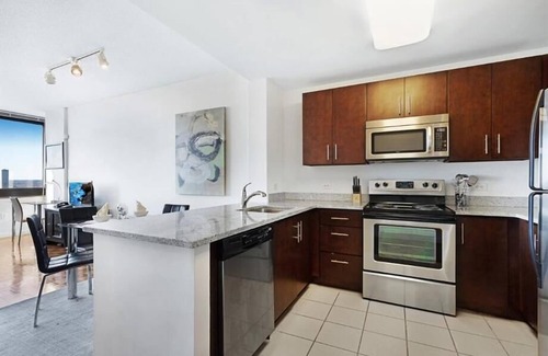 Hudson Exchange Apartment | Spacious 2BR | Full Kitchen | Washer/Dryer | by GLS