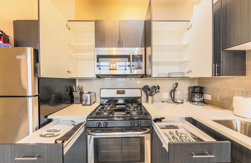 Near South Side House | Spacious 2BR Group Stay near McCormick & Wintrust