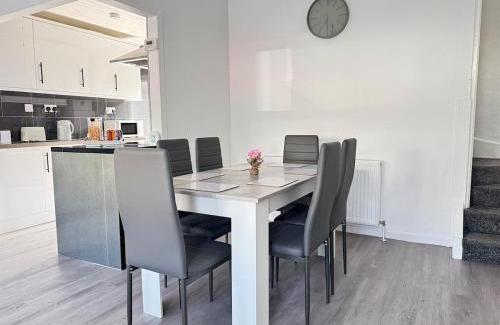 Joppa Apartment | Spacious 2BR Home by Portobello Beach