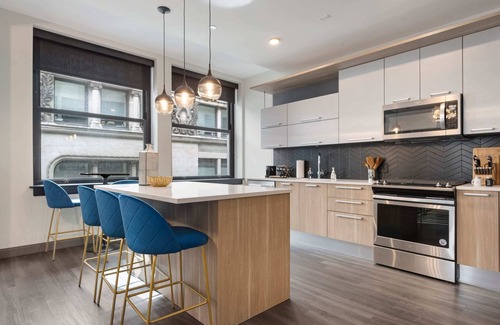 Downtown Chicago Apartment | Spacious 2BR in The Loop + 5-Star Comfort