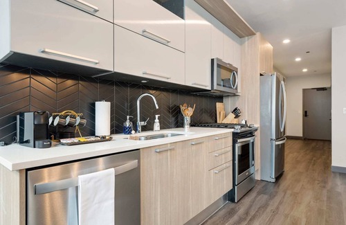 Downtown Chicago Apartment | Spacious 2BR in The Loop + 5-Star Comfort