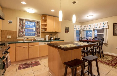 Fletcher House | Spacious 2BR retreat with Mtn view. Pets allowed