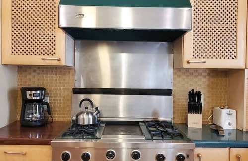 Fletcher House | Spacious 2BR retreat with Mtn view. Pets allowed
