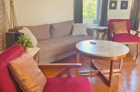 Central West End Apartment | Spacious 2BR unit near BJ Hospital