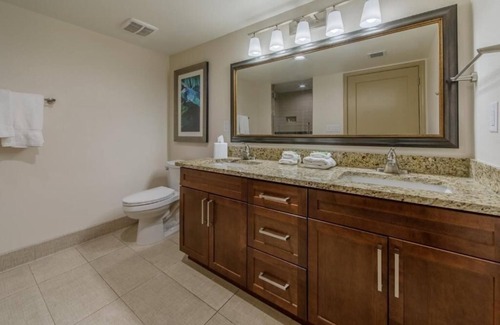 North Scottsdale Hotel | Spacious 2BR Villa Perfect For Family Stay | Outdoor Pools and Free Parking