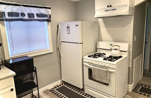 Cleveland Apartment | Spacious 2nd floor apt in the heart of Clevelands west side neighborhood nice !