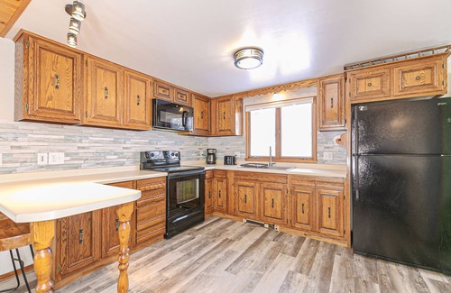 Shawano House | Spacious 3 Bd, 1.5 Bath family friendly cottage 35 minutes from Lambeau Field!