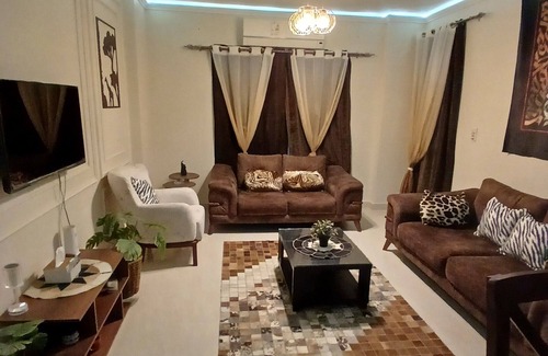 Al Rehab Apartment | Spacious 3-bedroom apartment with WiFi and AC in charming Cairo Governorate