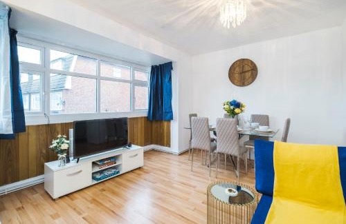 Custom House Apartment | Spacious 3 Bed 1 Bath Hse w guest toilet w parking Near Excel - E16