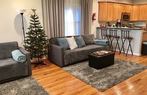 North Bergen Apartment | Spacious 3 bed + 2 Bath + Free parking, mins to Manhattan and Airport