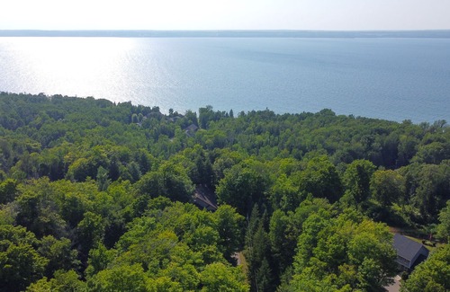 Owen Sound Cottage | Spacious 3 bed 4 bath private cottage with amazing lake view sleeps 6