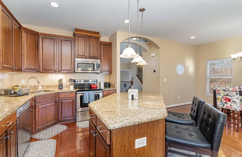 Apex House | Spacious 3 bed 4 bath with room for 8 in popular Apex, NC. Pet friendly!