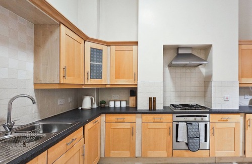 Manchester Apartment | Spacious 3-Bed Apartment with Parking