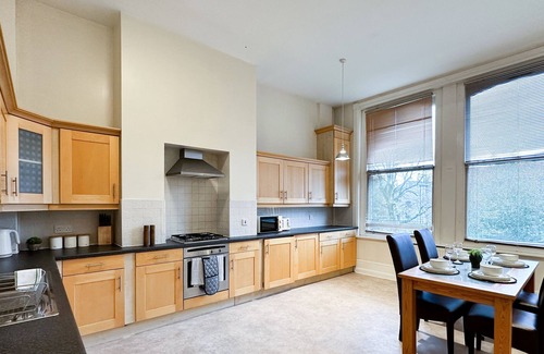 Manchester Apartment | Spacious 3-Bed Apartment with Parking