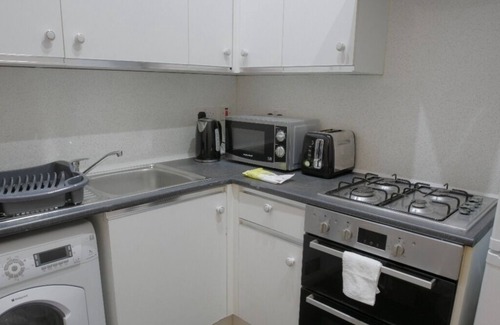 Glasgow Apartment | Spacious 3-Bed Apartment Central Glasgow West End Free Parking