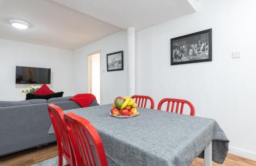 City Centre Dublin Apartment | Spacious 3-Bed Apt in Dublin Center