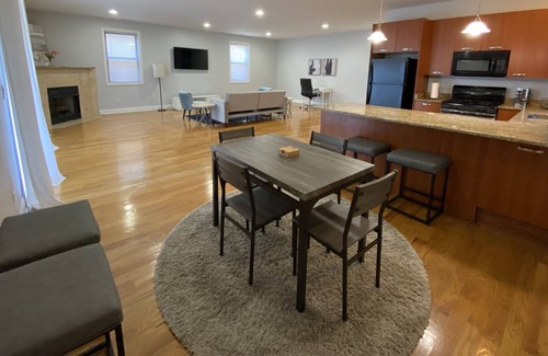 Grand Boulevard Condo | Spacious 3 bed Chicago condo