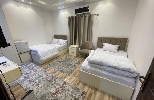 Kafrat al Jabal Apartment | Spacious 3-bedroom apartment in fantastic Giza Governorate with WiFi, AC