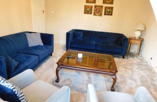 Drumchapel House | Spacious 3 Bed Family Friendly Home with Garden & Parking Sleeps 6 & Baby Near Glasgow City