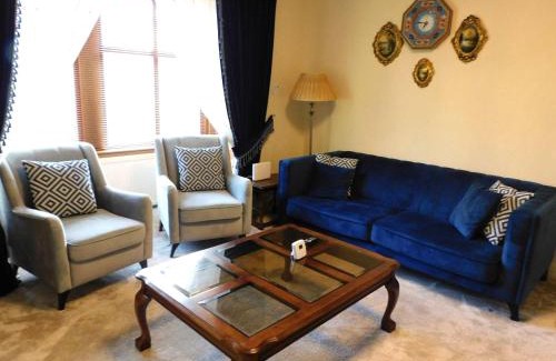 Drumchapel House | Spacious 3 Bed Family Friendly Home with Garden & Parking Sleeps 6 & Baby Near Glasgow City
