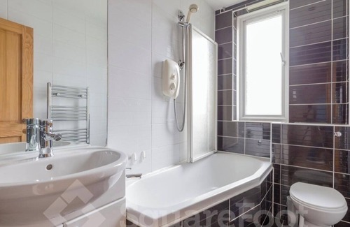 West Pilton Apartment | Spacious 3 bed Flat in Edinburgh