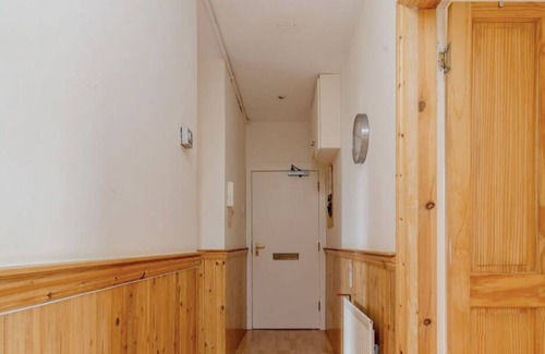 West Pilton Apartment | Spacious 3 bed Flat in Edinburgh