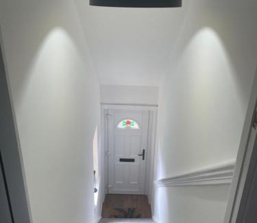 Inverkeithing Apartment | Spacious 3 bed flat- Free parking Edinburgh & Fife