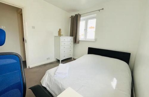 Woolwich Riverside Apartment | Spacious 3 Bed Flat in Greenwich