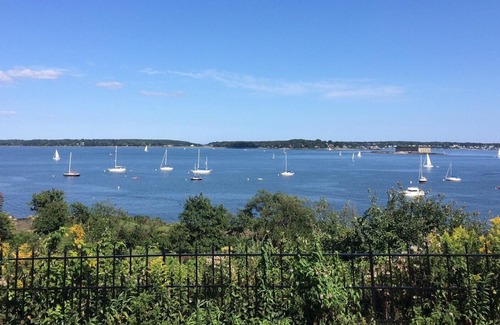 Munjoy Hill Apartment | Spacious 3-Bed, Walk to Beach n Bars