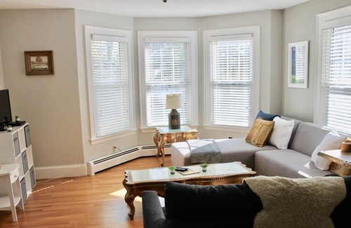 Munjoy Hill Apartment | Spacious 3-Bed, Walk to Beach n Bars