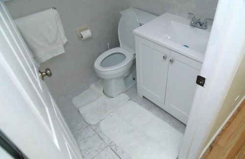 Lower Vailsburg Apartment | Spacious 3 Bedroom, 15 Min to EWR Airport and Parks