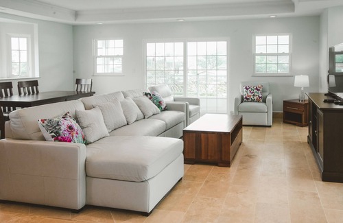 Portlock House | Spacious 3 Bedroom/2 Bath/Sleeps 8