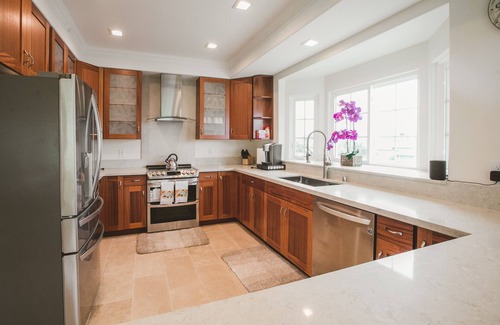 Portlock House | Spacious 3 Bedroom/2 Bath/Sleeps 8