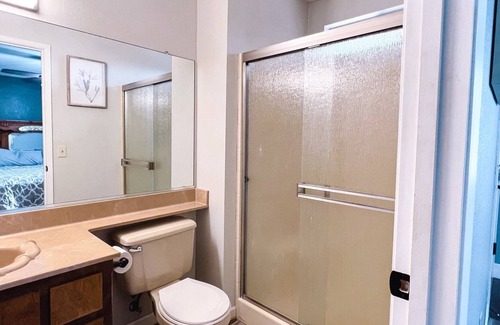Tulare House | Spacious 3 bedroom 2 bath Tulare House