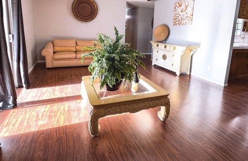 Tulare House | Spacious 3 bedroom 2 bath Tulare House