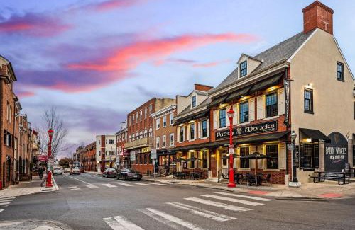 Southwark Apartment | Spacious 3-Bedroom Apt in the Heart of Philly