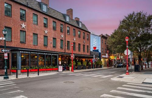 Southwark Apartment | Spacious 3-Bedroom Apt in the Heart of Philly