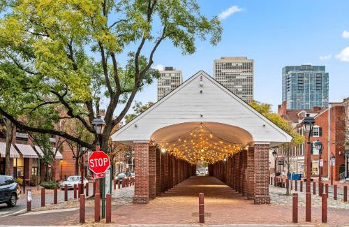 Southwark Apartment | Spacious 3-Bedroom Apt in the Heart of Philly