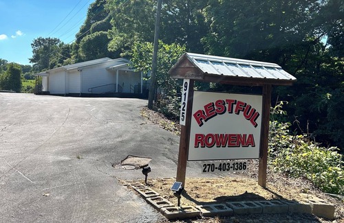 Jamestown Apartment | Spacious 3 bedroom apartment 3 miles from Wolf Creek Dam. Pet friendly!