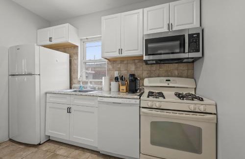The Heights Apartment | Spacious 3-Bedroom Apartment near NYC - 15min to Times Square, Empire State Building, Central Park, Statue of Liberty