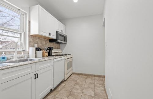 The Heights Apartment | Spacious 3-Bedroom Apartment near NYC - 15min to Times Square, Empire State Building, Central Park, Statue of Liberty