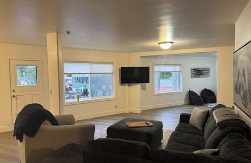 Ketchikan Apartment | Spacious 3-bedroom apartment in beautiful downtown Ketchikan